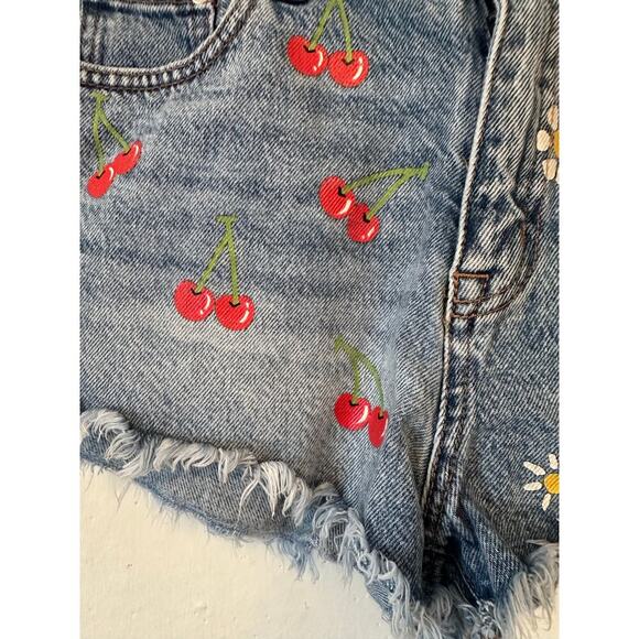 Aeropostale High Rise Shorty Shorts Women’s Size 8 Cherry & Daisy Distressed - Picture 4 of 6